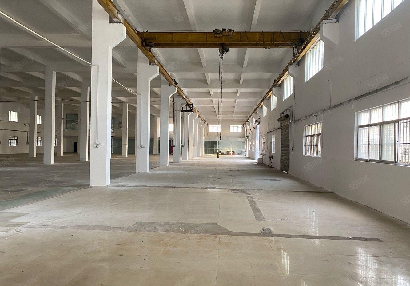 万江漂亮厂房出租空地大。一楼滴水八米带航车适合小加工电子仓库