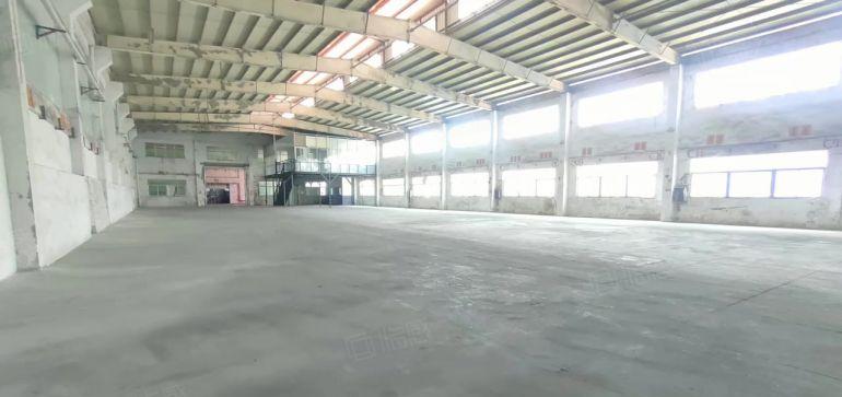 万江新出砖墙到顶钢构1500平方。 高度9米。