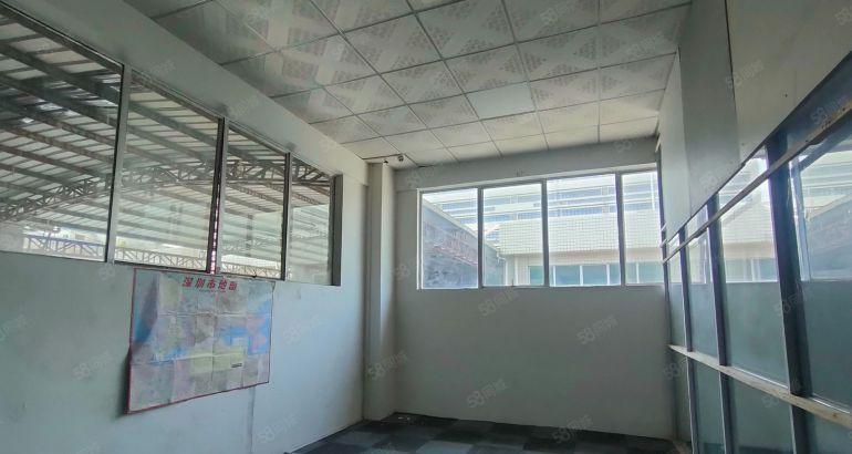 万江新出砖墙到顶钢构1500平方。 高度9米。