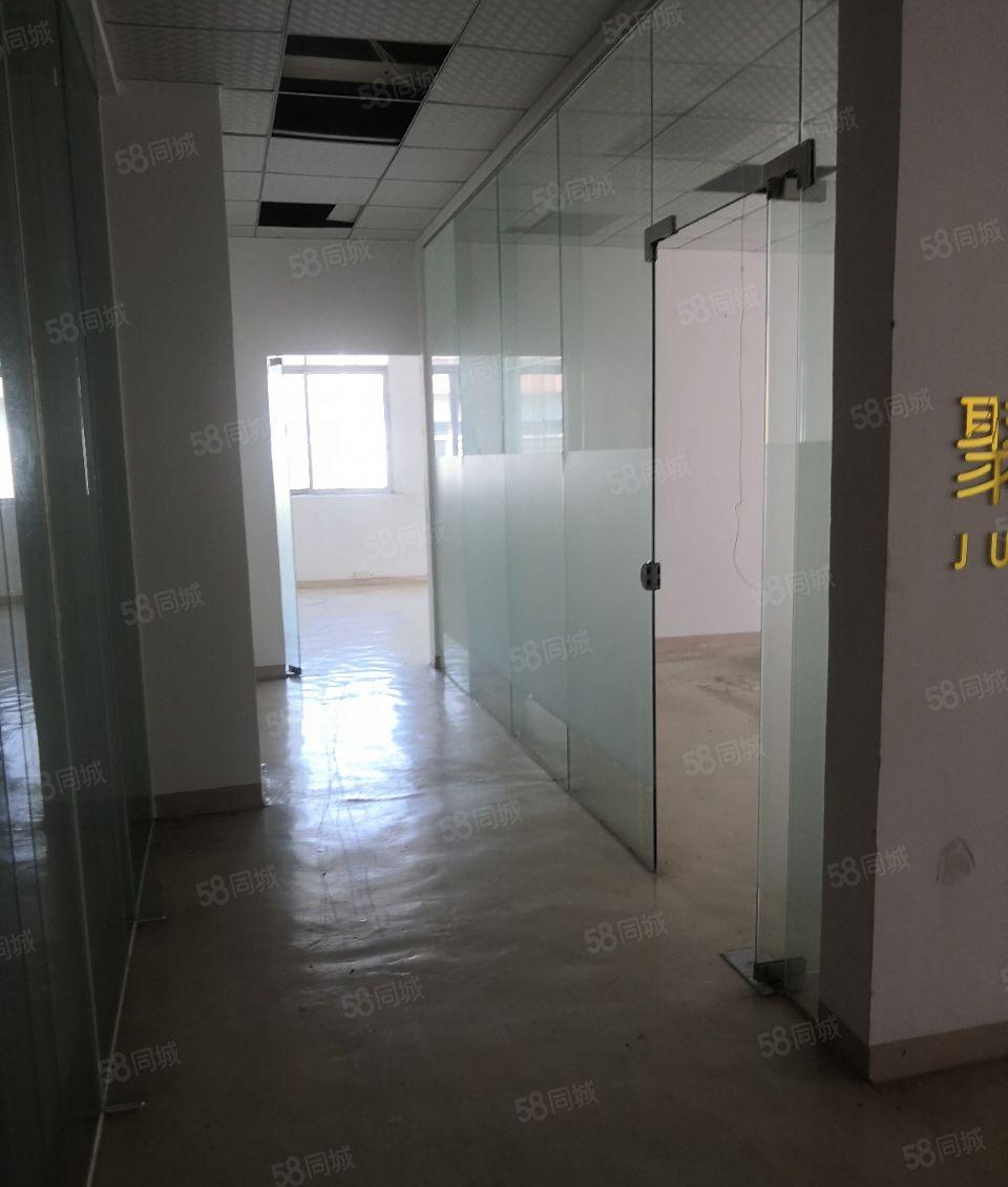 万江新出楼上厂房，总面积4000平方，有宿舍一栋按需