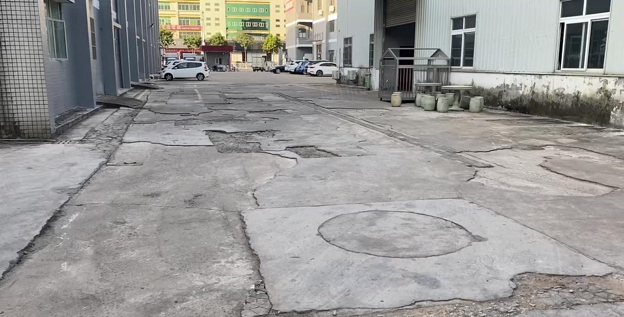 万江漂亮厂房出租空地大。一楼滴水八米带航车适合小加工电子仓库