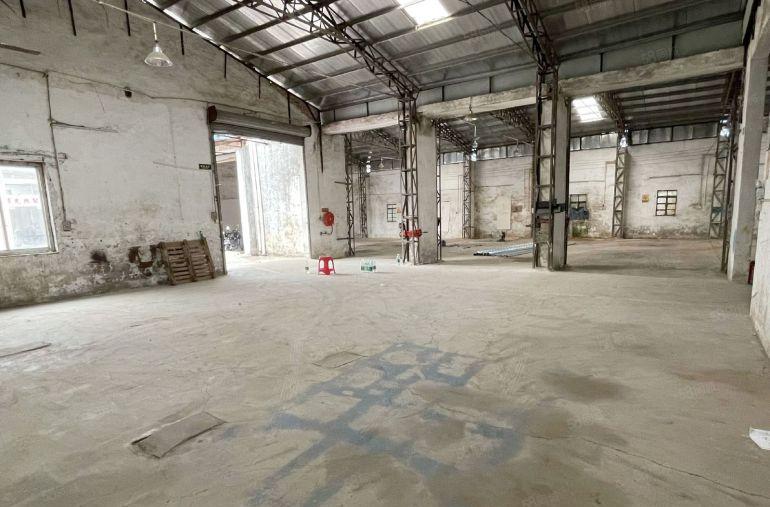 万江新村原房东1200平方独院厂房出租无公摊水电现成有院子