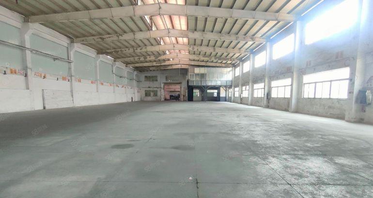 万江新出砖墙到顶钢构1500平方。 高度9米。