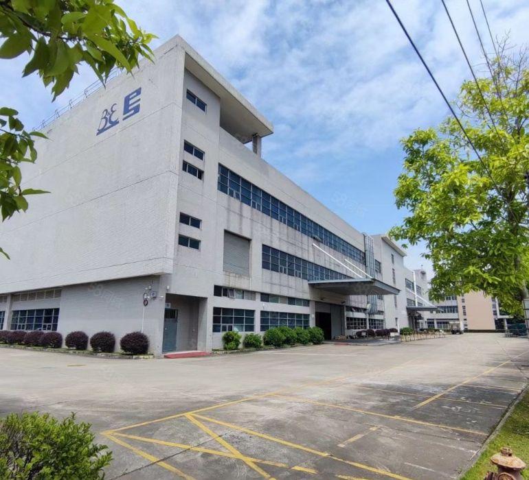 万江南城仓库大平层标准厂房两台3吨货梯电容大2个标准卸货平台