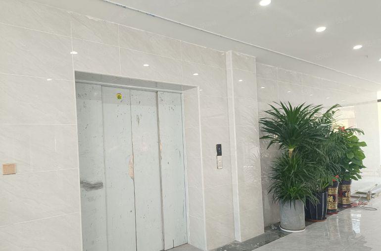 全新装修厂房办公室小面积235平，南城周边形象好,大小可分