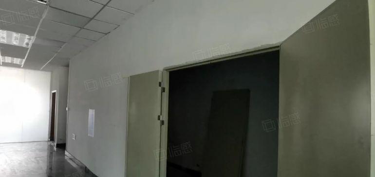 樟木头中心附近新空出一楼楼上各1000平方带办公装修低价便宜