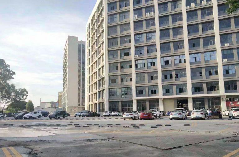 大朗新出新建厂房楼上2500平厂房出租仓库出租，有水电办公室