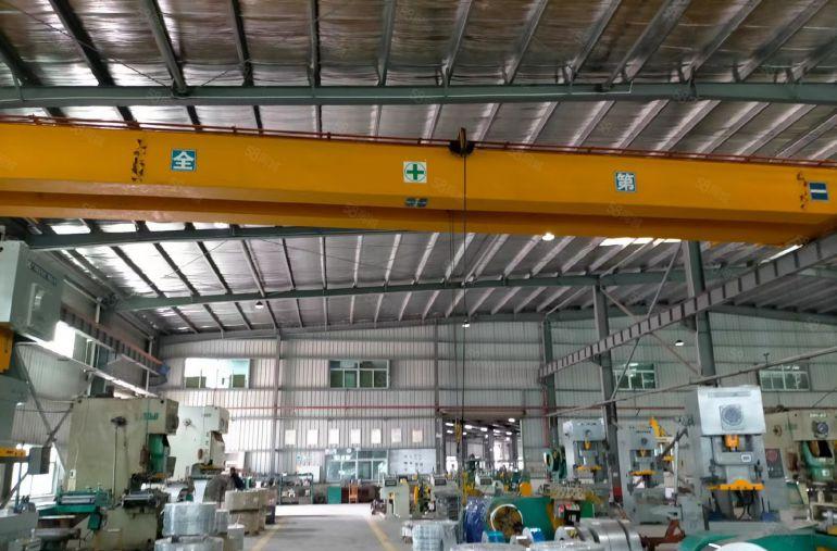 大朗镇红本厂房出租，单层2100平，精装修可办环评，带行车