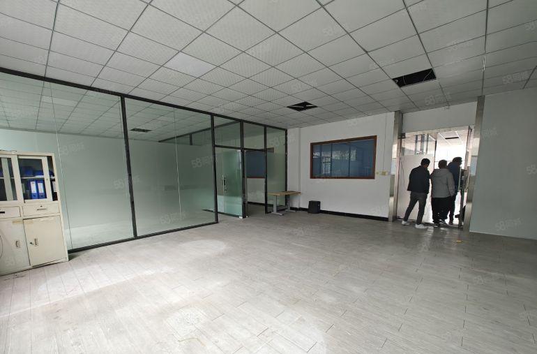 大朗镇水口原房东1楼1500平方，高度8米，水电齐全，