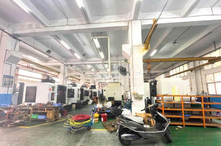 东莞大朗一楼500平至1380平6.5米高现成行车使用