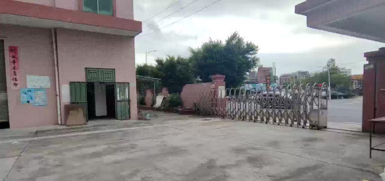 原房东独门独院厂房低价出租，空地大，货柜车进出方便，可办环评