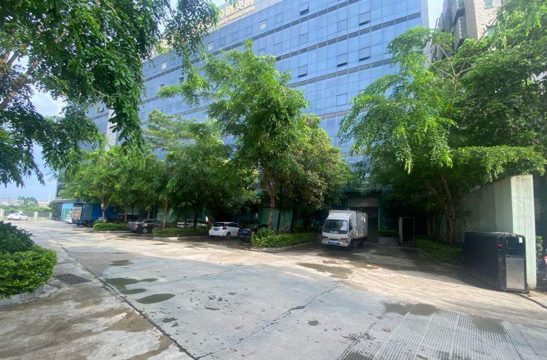 原房东直租楼上2300平方，带装修，价格实惠