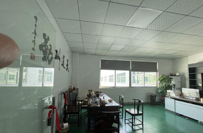 大朗近高速口楼上680平实际面积，现成办公室装修厂房出租