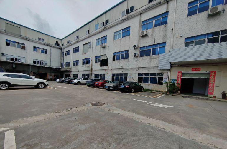 大朗镇新马莲标准一楼厂房1500，交通方便，园区空地大