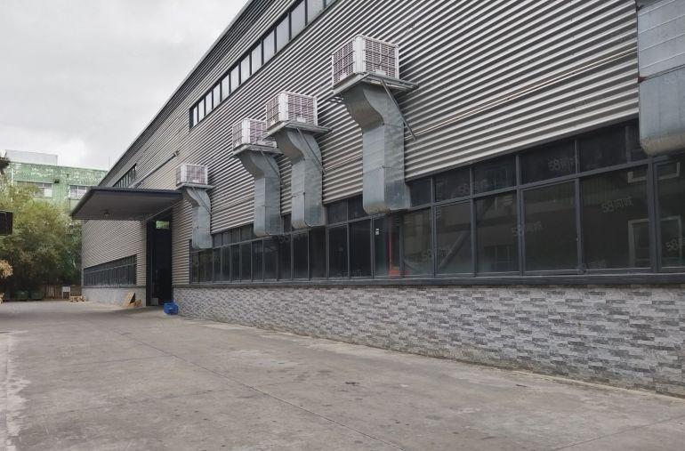 大朗镇新马莲附近村委单一层2000方出租，滴水10米带牛角便