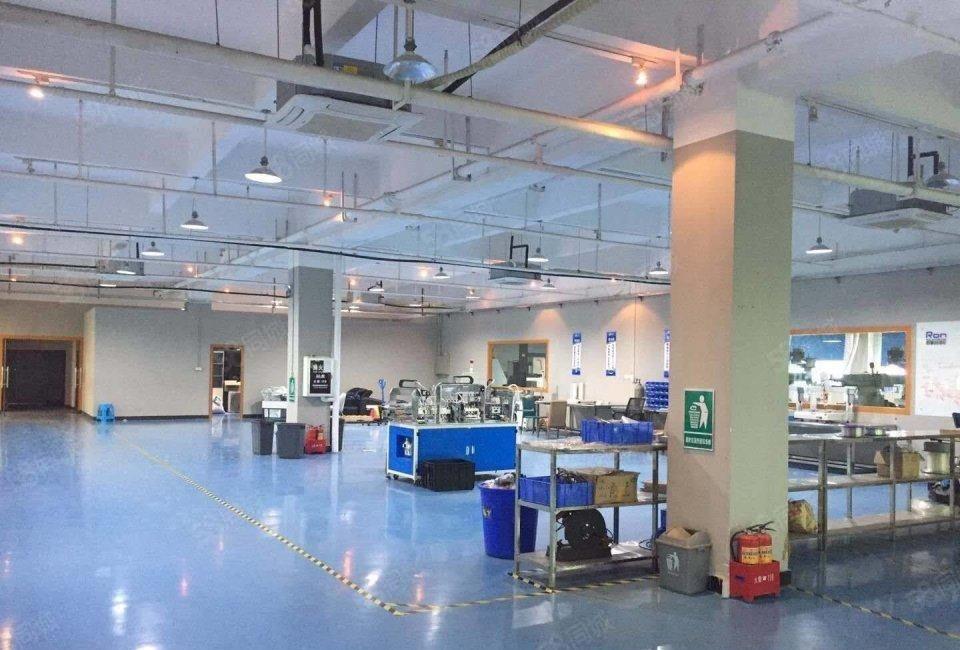 大朗镇刚空出楼上精装修厂房980平方水电齐可办环评货梯直达