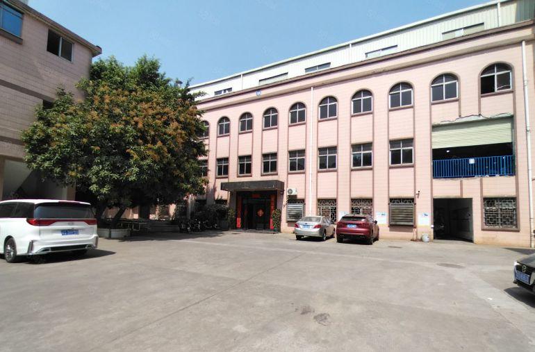 大朗镇原房东楼上整层1050方，10块，现成地坪漆办公室装修