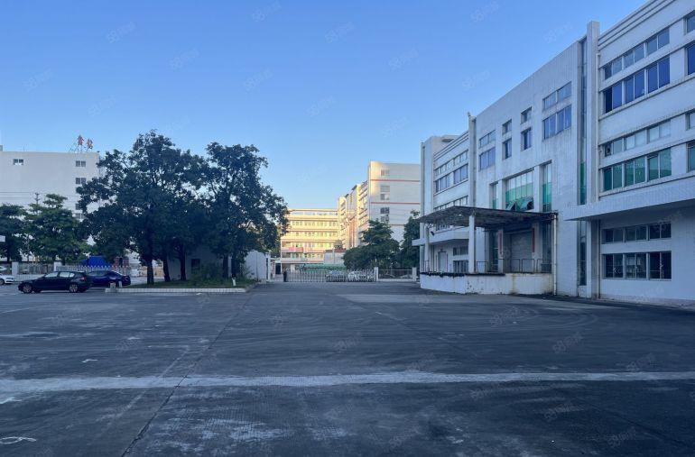 大朗厂房出租新出原房东标准独院。形象好，空地非常大带卸货平台