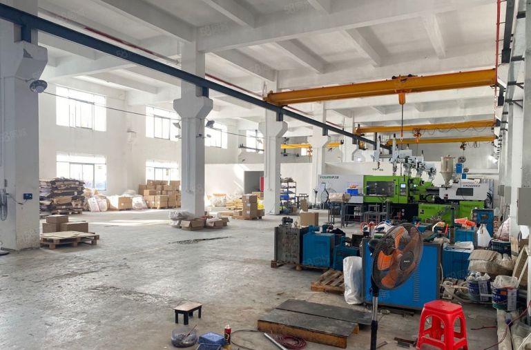 大朗新出原房东小独院单一层。带三个小航车，适合五金磨具注塑等