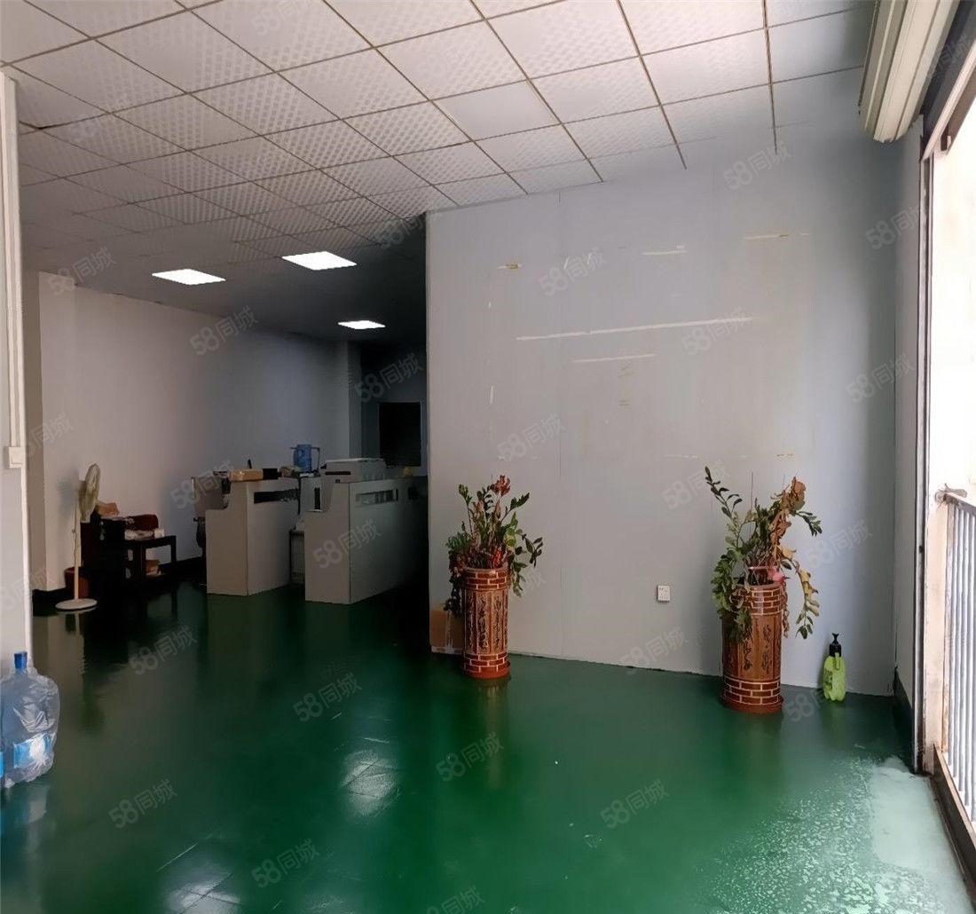 大朗工业厂房出租楼上800平方，仓库办公室带工作台，可过环评