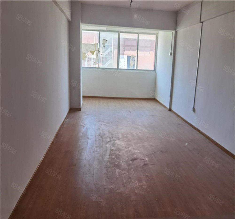 大朗工业厂房出租3楼1200方，地坪漆带办公室，仓库等多行用