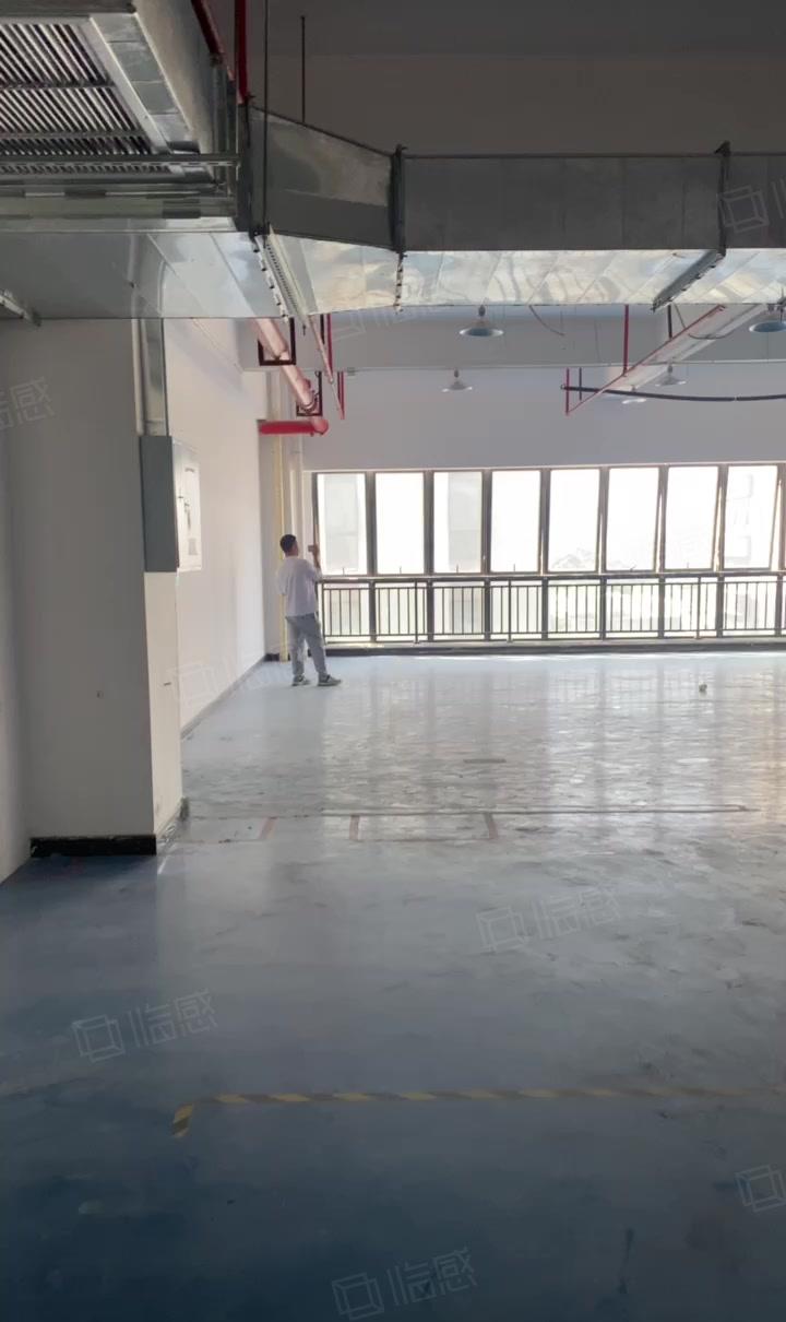 大朗高速路口旁新出五楼1000平厂房出租 水电齐全价格便宜