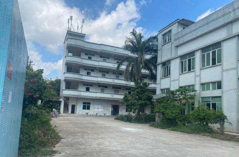 大朗镇原房东独院二层厂房5000平方米出租。