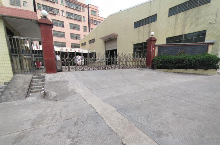 大朗镇新马莲路口单一层独院1800方出租，地段好，易招工实惠