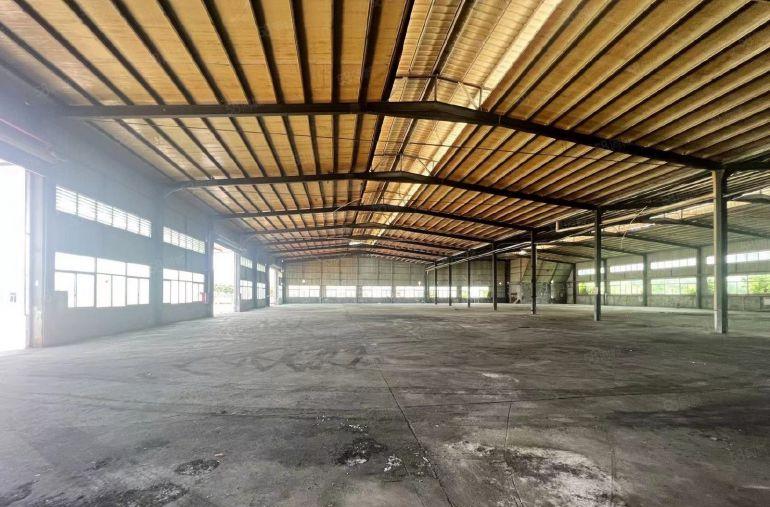 大朗镇一手独院厂房出租仓库4500平，空地4000平适合五金