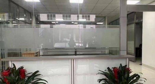 长安标准一楼厂房出租1250平方，现成航车，漂亮办公室