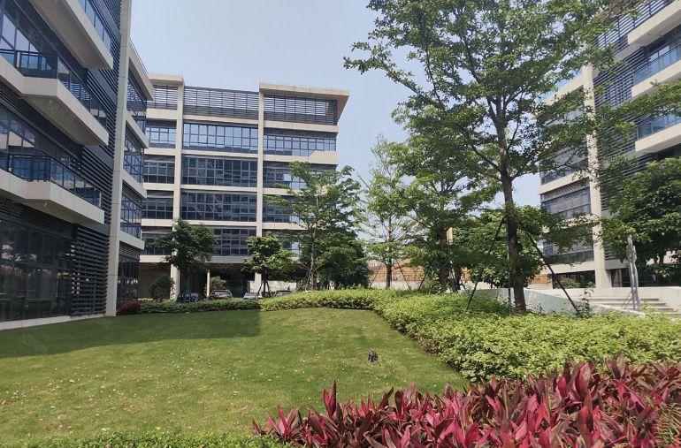 松山湖花园式独栋厂房。带3吨货梯，消防喷淋，可生产研发办公