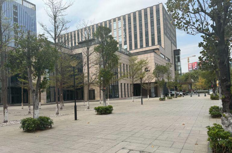 松山湖豪华装修一楼出租，现成无尘车间水电齐全，享受松山湖补贴