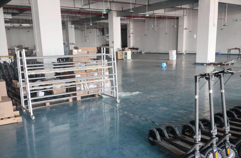 松山湖开发商园区楼上分租，现成装修水电齐全，层高6米特价急租