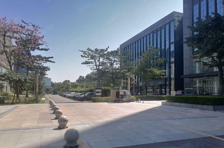 松山湖原房东28万平厂房出租，大小可分环境优美，形象好