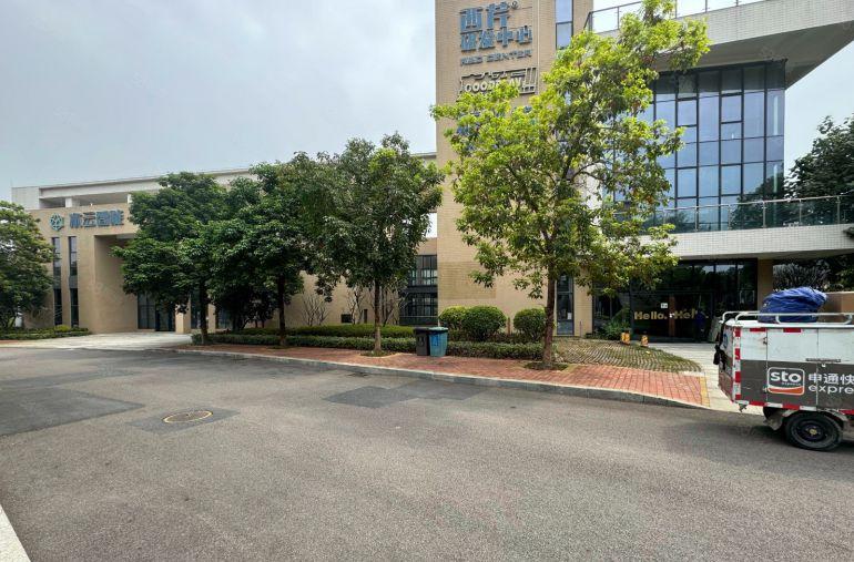 松山湖南部精装修户型，孵化器享受补贴，形象好靠近深圳