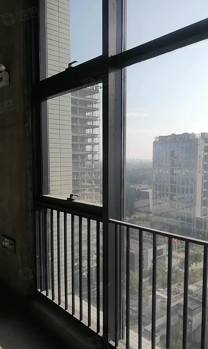 松山湖中心区域高端工业厂房带豪华装修15万方出租，可分租！