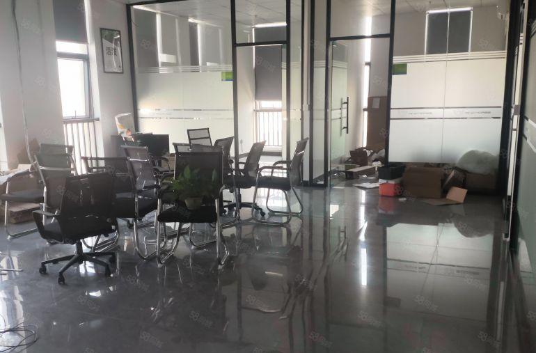 松山湖开发商园区楼上分租，现成装修水电齐全，层高6米特价急租