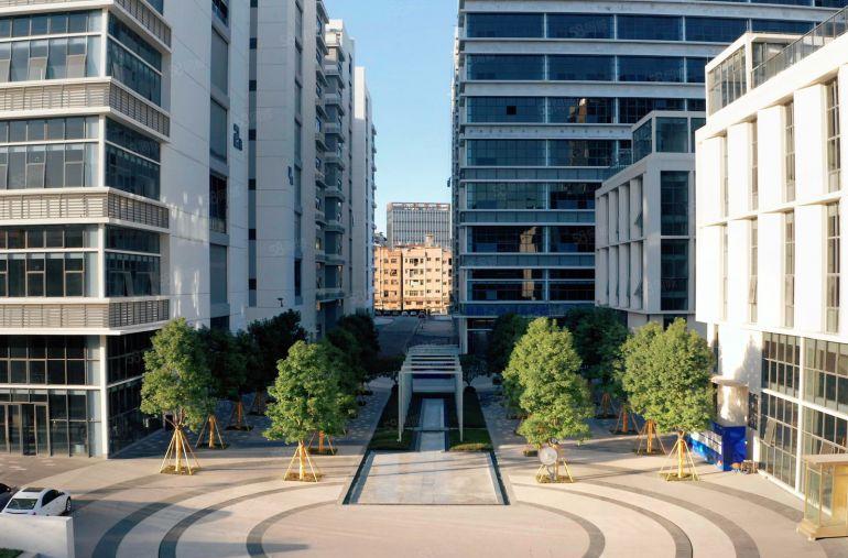 松山湖华为旁开发商带装修全新实用面积红本高标厂房直租