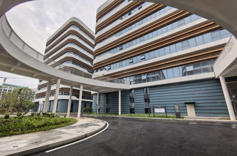 松山湖带有废水废气排放特种产业园红厂房20万方招租，租金实惠