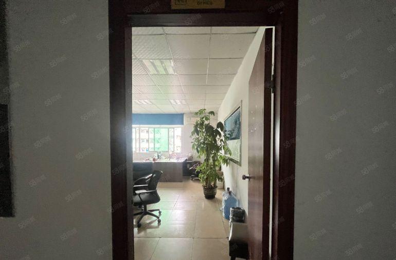 黄江板湖一楼1000平，二楼1000平，大小可分租