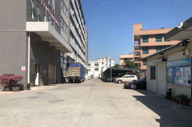 黄江靠深圳新出原房东楼上1350平方厂房出租，有现成装修