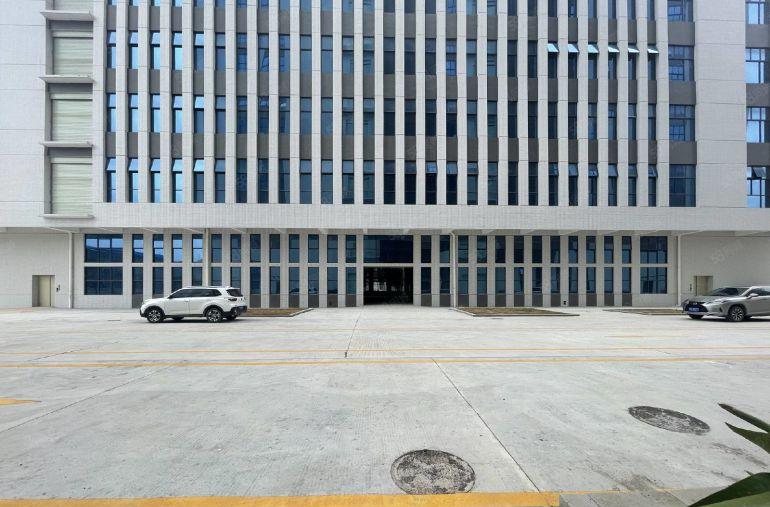 黄江临界深圳2公里处原房东全新红本厂房2900平可以分