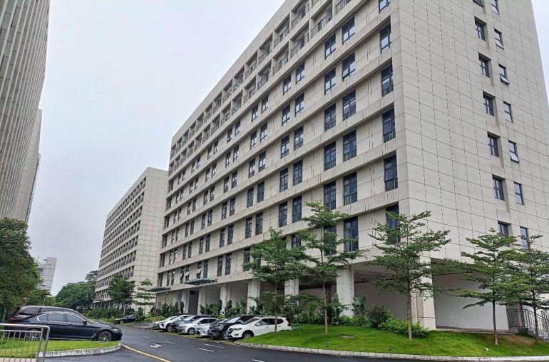 黄江临深公常路旁带装修一二楼各2000平厂房仓库出租，水电齐