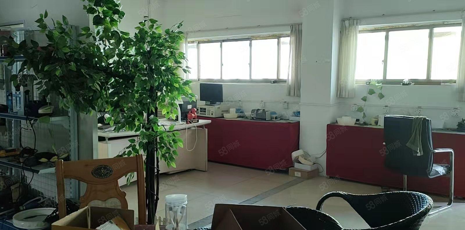 黄江独立整层电子厂房出租，楼上600平方，带有现成装修