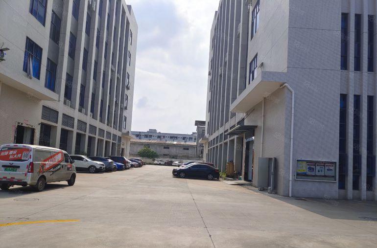 黄江板湖原房东二楼2000平实际面积出租空地大交通方便