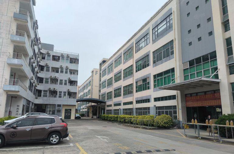 黄江临深原房东装修一二楼各2000平，200平起分租水电齐全