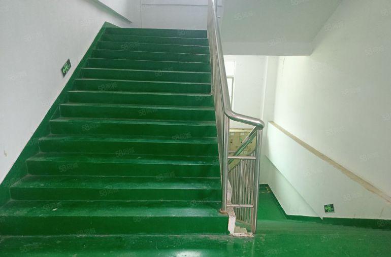 黄江镇标准厂房，原房东楼上1200平方，周边生活配套齐全