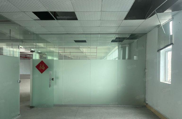 黄江靠深圳新出原房东楼上1350平方厂房出租，有现成装修