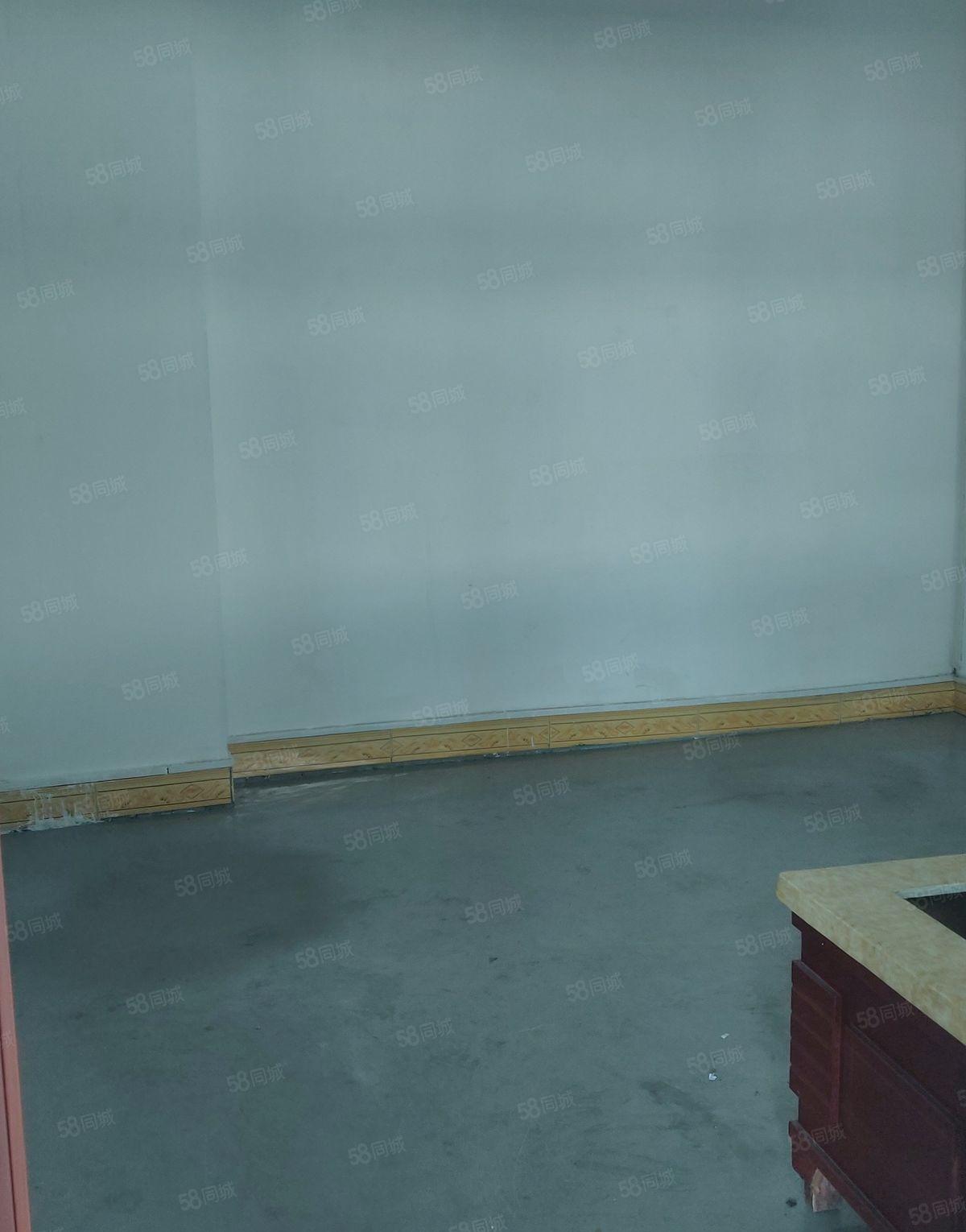 黄江镇中心靠大朗常平楼上1200平方内部带有现成办公室