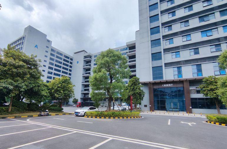 10元出租黄江靠深圳原房东精装修独院厂房一到三楼各1000平